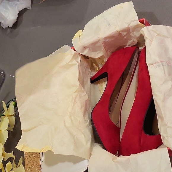 Suede low comfortable chunky heel w/ round toe - Picture 15 of 17